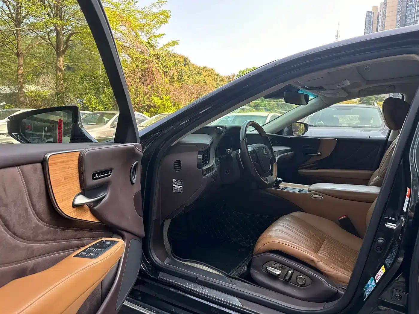 Lexus LS 2018 500h Luxury Edition (China V emission standard) — миниатюра 4