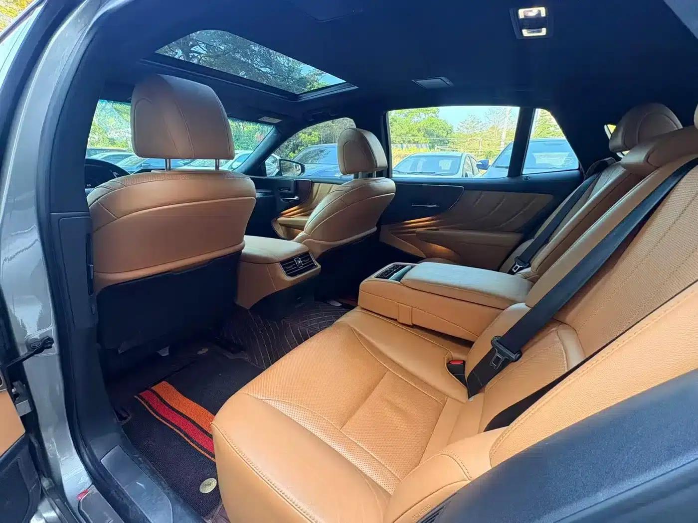 Lexus LS 2021 500h Premium Edition — миниатюра 5