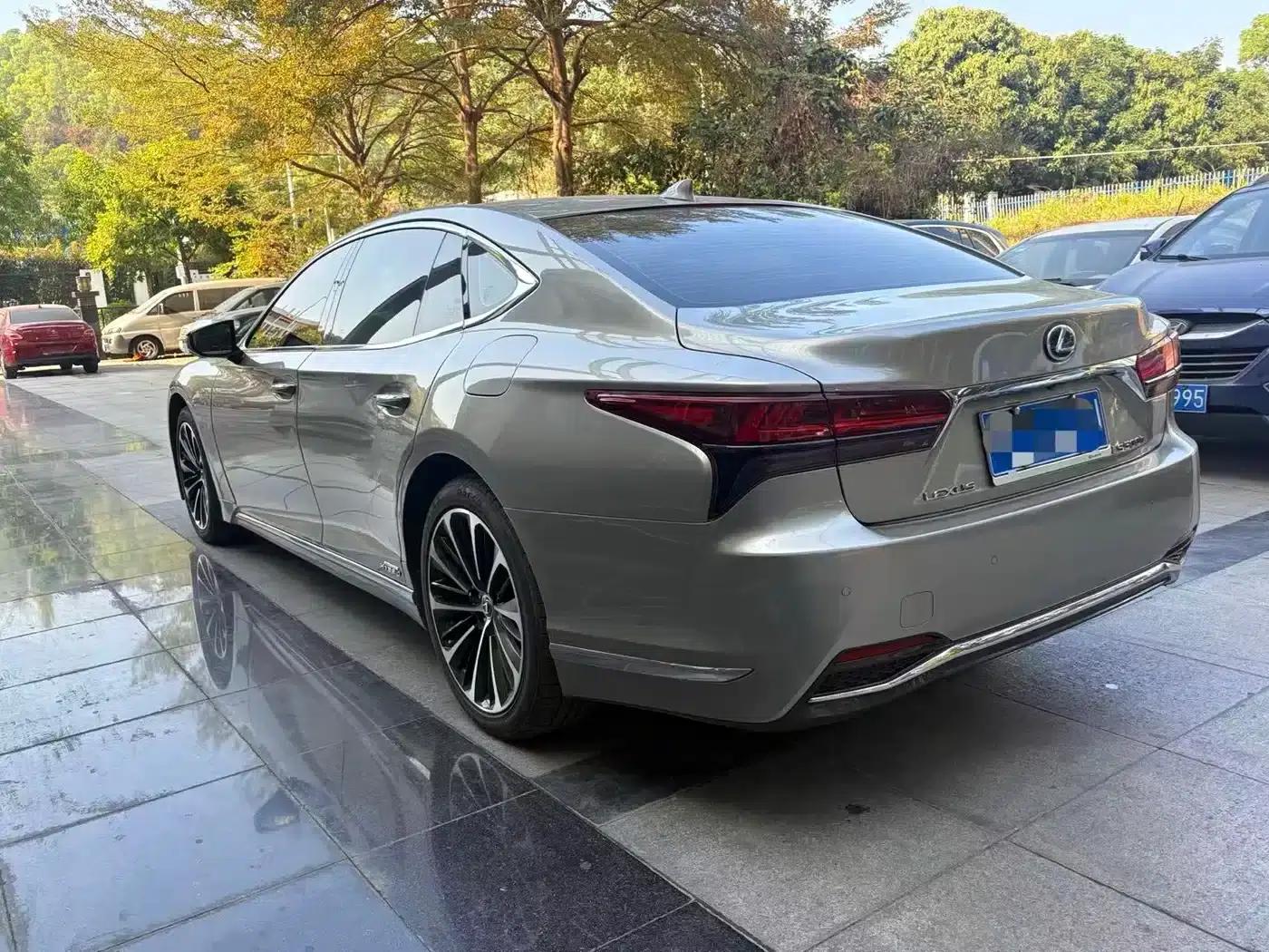 Lexus LS 2021 500h Premium Edition — миниатюра 10