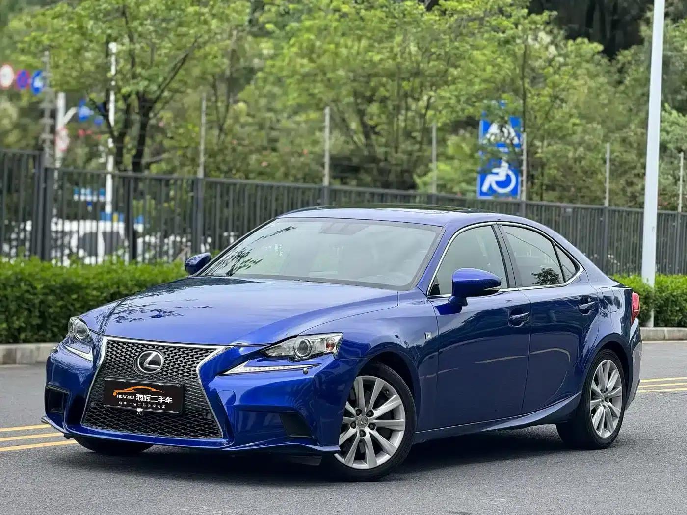 Lexus IS 2015 200t F SPORT — миниатюра 1