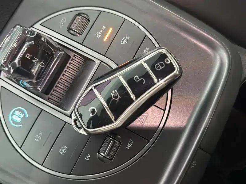 Hiace 05DM 2025 DM-i 75KM Premium — миниатюра 11