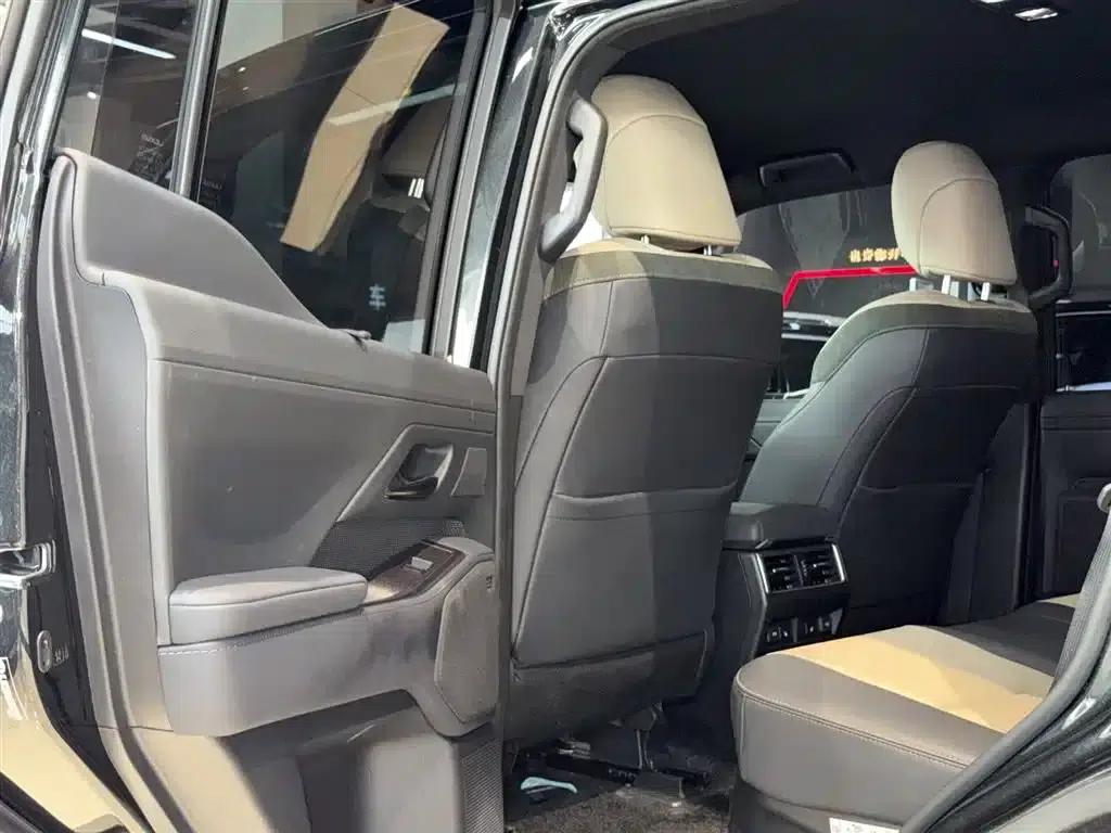Lexus GX 2024 Overtrail Peak Edition — миниатюра 3