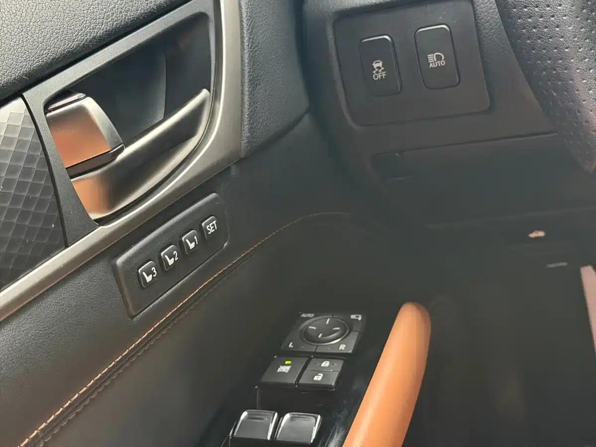 2017 Lexus GS 300 F SPORT — миниатюра 11