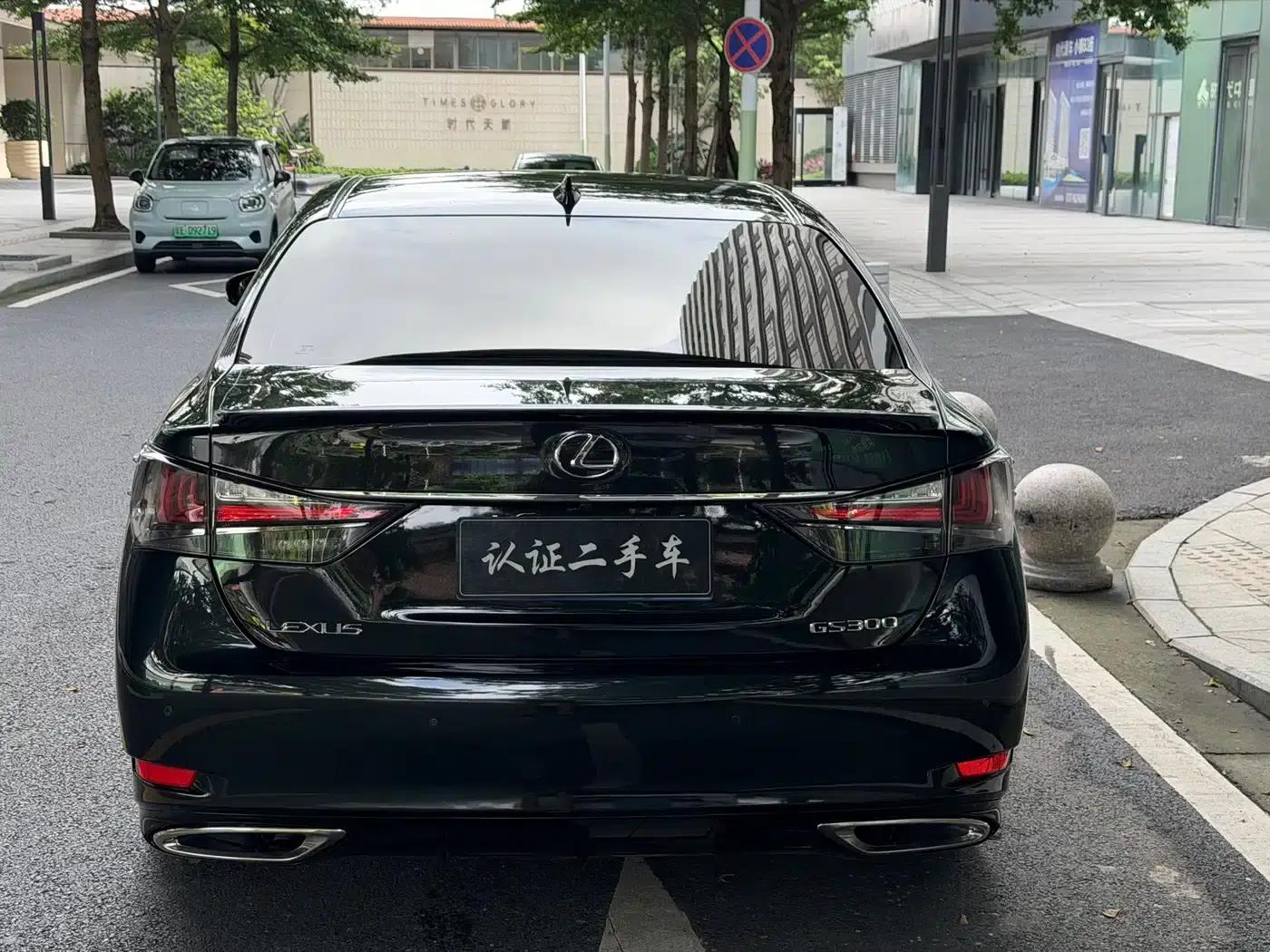 2017 Lexus GS 300 F SPORT — миниатюра 14
