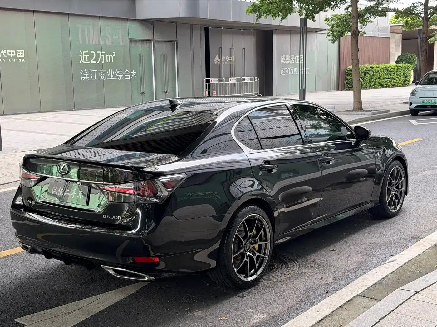 2017 Lexus GS 300 F SPORT — миниатюра 16
