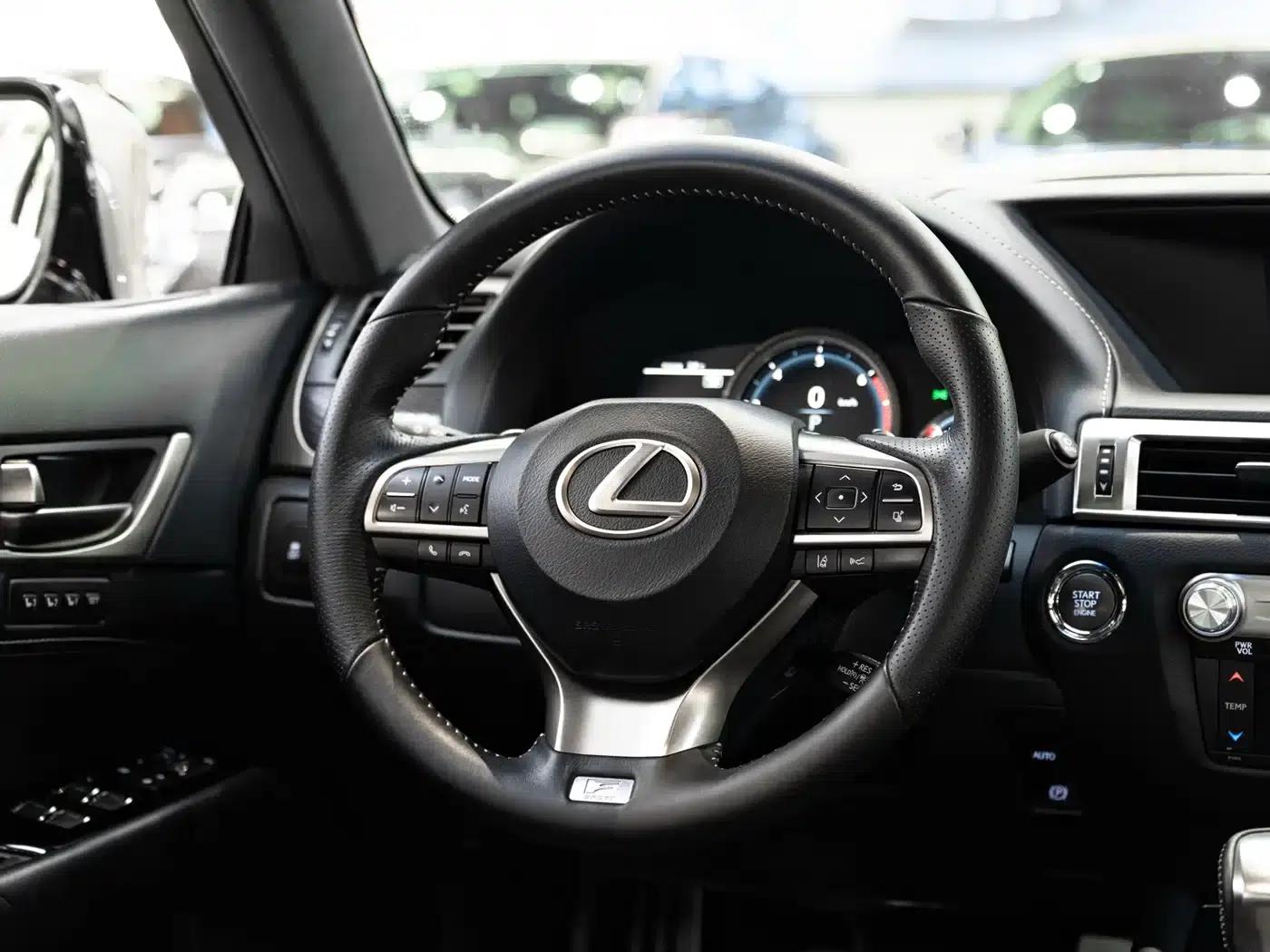 2017 Lexus GS 300 F SPORT — миниатюра 14