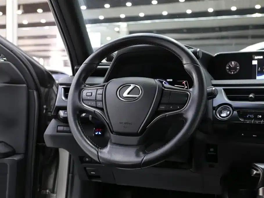 Lexus UX 2020 200 Special Edition — миниатюра 11