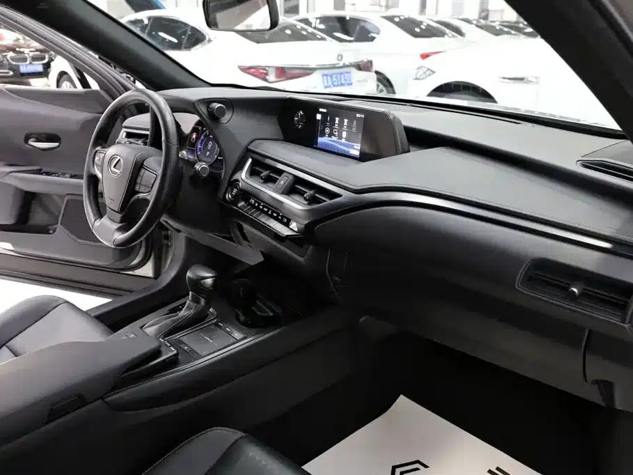 Lexus UX 2020 200 Special Edition — миниатюра 15