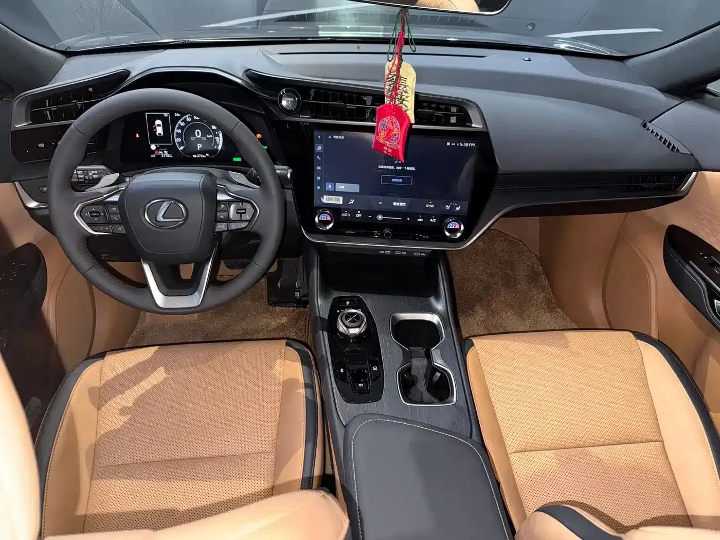 Lexus RZ 2023 450e AWD Luxury Edition — миниатюра 14