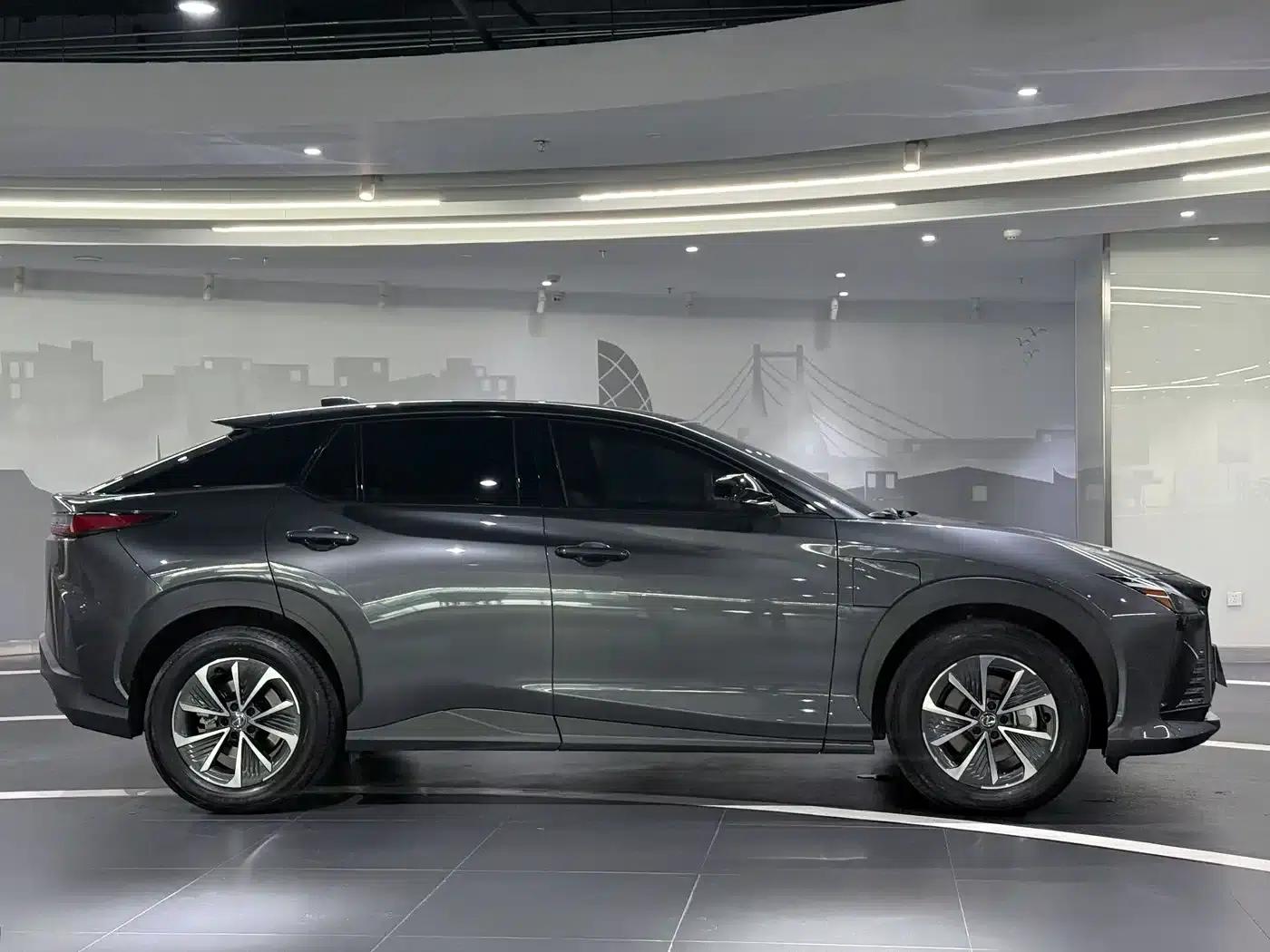 Lexus RZ 2023 450e AWD Luxury Edition — миниатюра 7