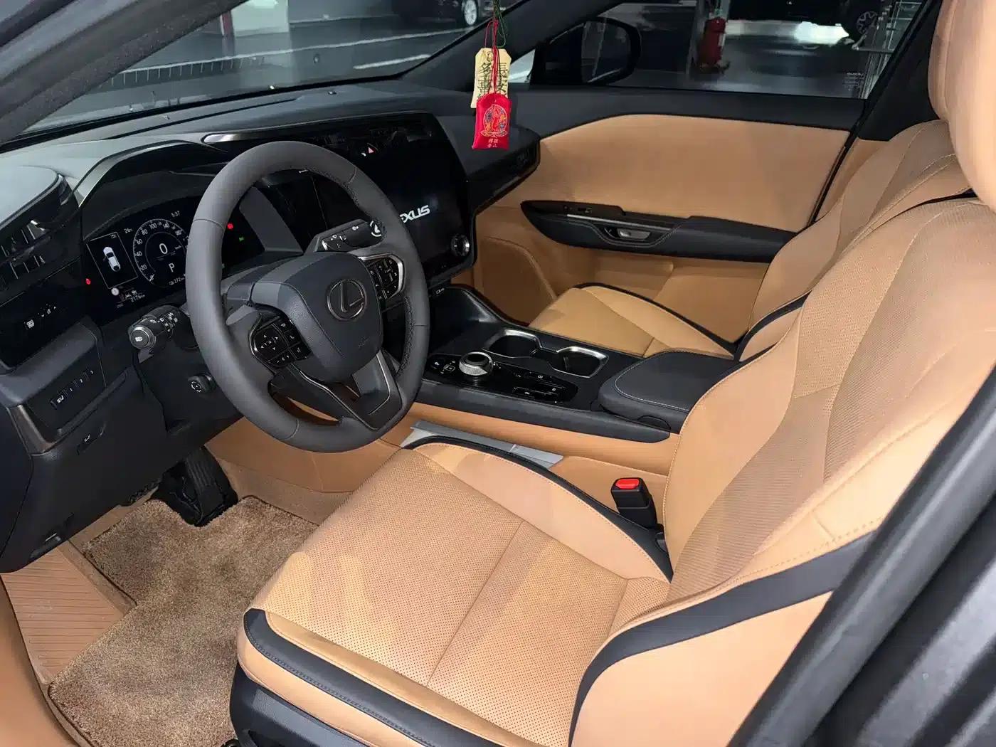 Lexus RZ 2023 450e AWD Luxury Edition — миниатюра 9