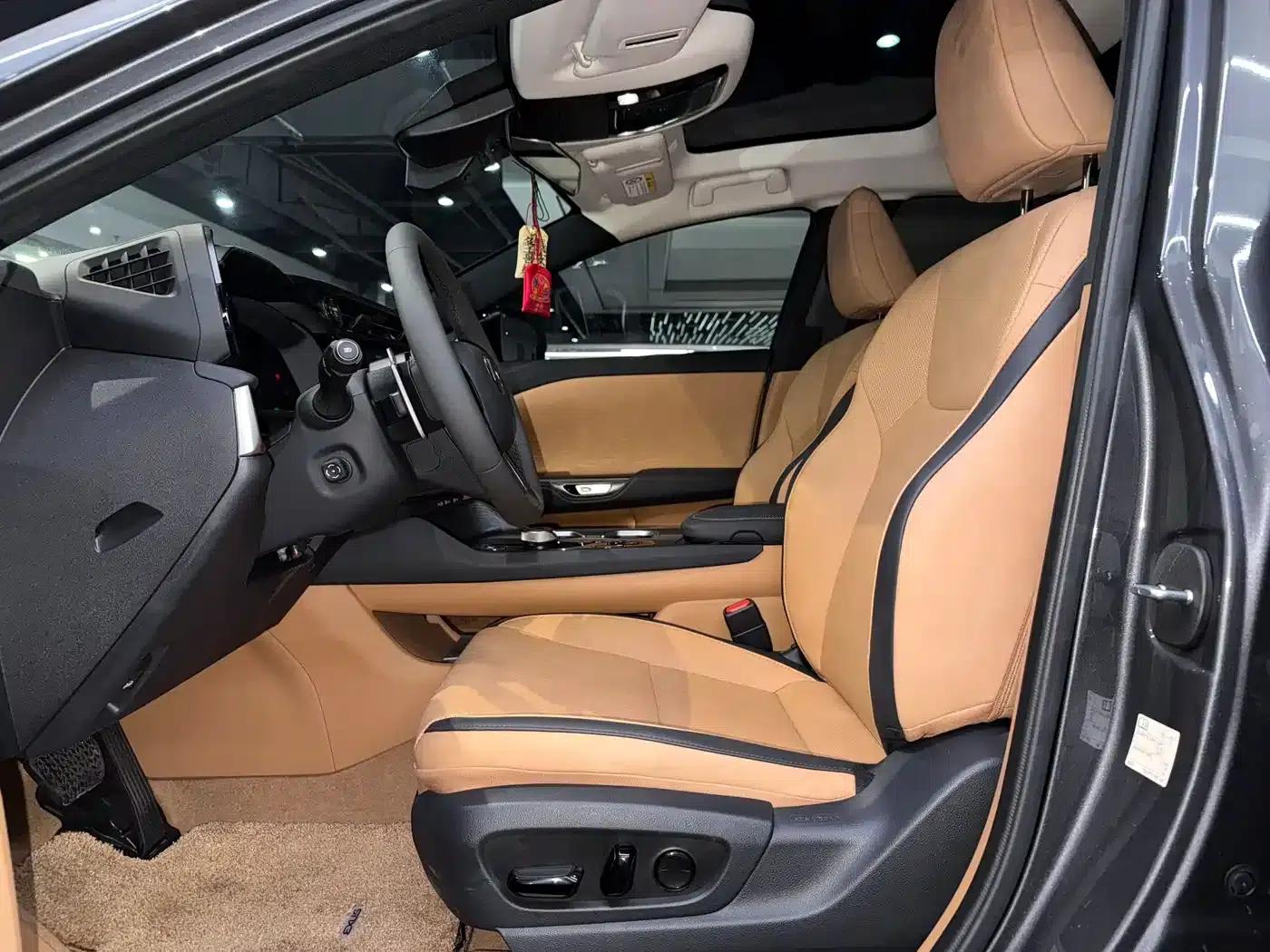 Lexus RZ 2023 450e AWD Luxury Edition — миниатюра 10