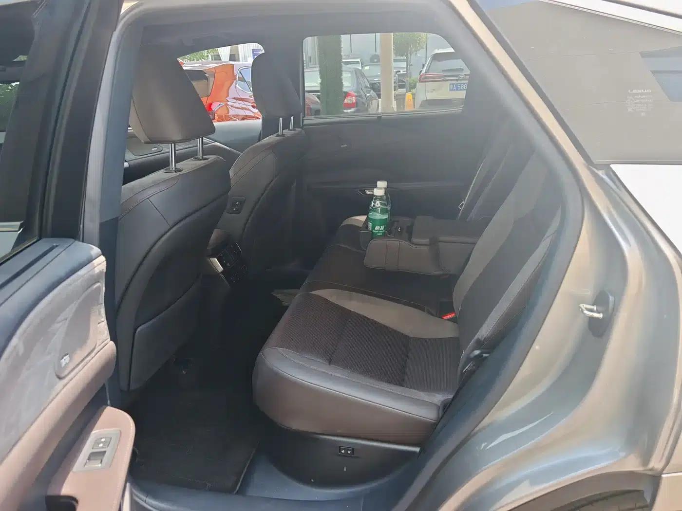 Lexus RX Hybrid 2023 450h+ AWD Enjoy Edition — миниатюра 5