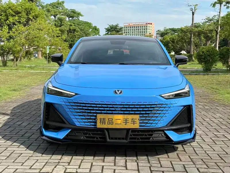 Changan UNI-V 2022 1.5T Sport Edition — миниатюра 2