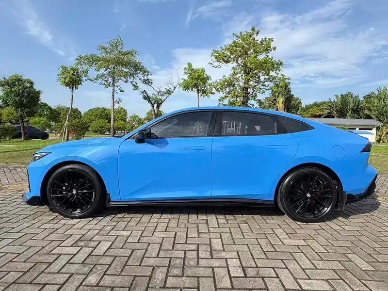 Changan UNI-V 2022 1.5T Sport Edition — миниатюра 4