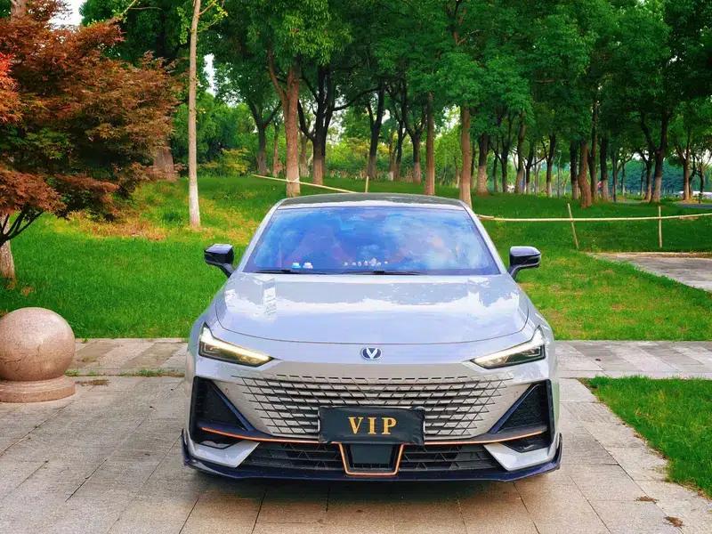 Changan UNI-V 2023 1.5T Sport Edition — миниатюра 2