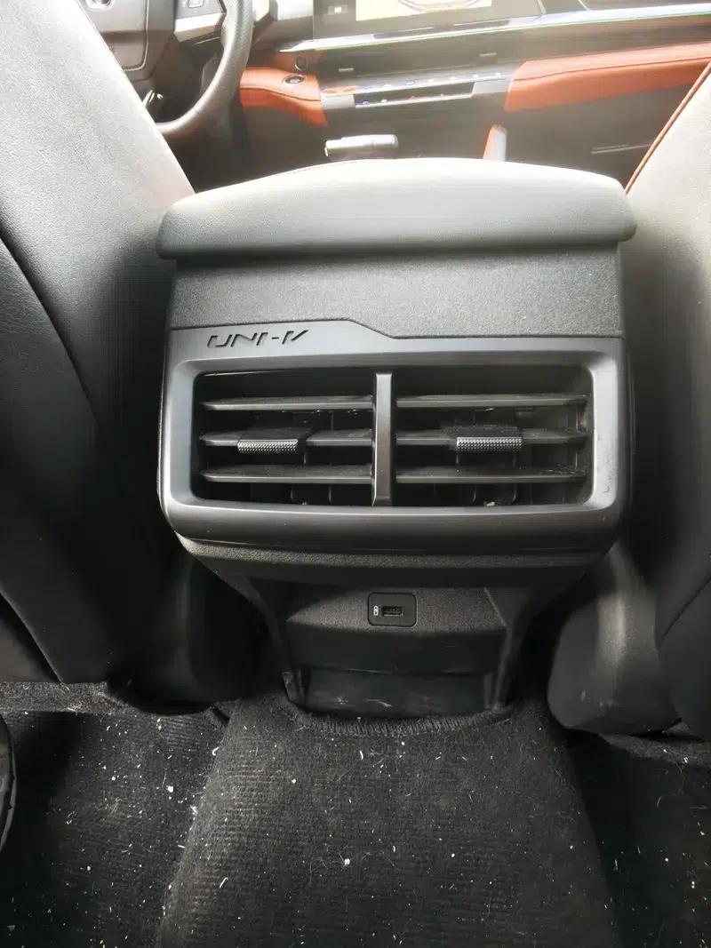 Changan UNI-V 2023 1.5T Sport Edition — миниатюра 11