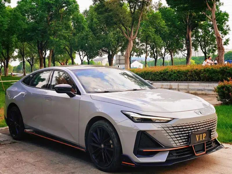 Changan UNI-V 2023 1.5T Sport Edition — миниатюра 3