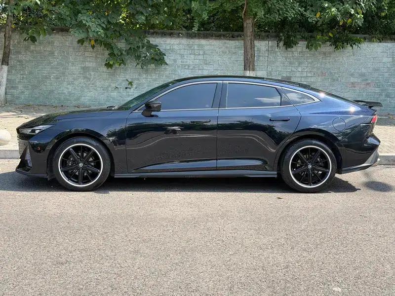 Changan UNI-V 2023 1.5T Premium Edition — миниатюра 2