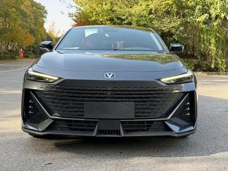 Changan UNI-V 2022 1.5T Premium Edition — миниатюра 2