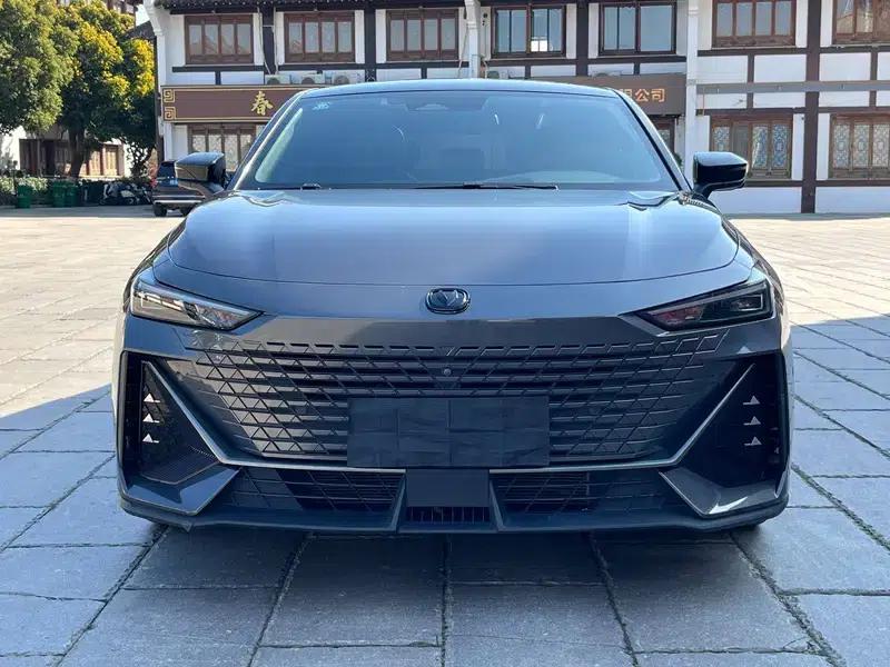 Changan UNI-V 2022 1.5T Premium Edition — миниатюра 2