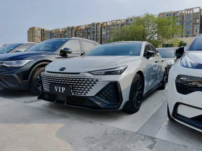 Changan UNI-V 2022 1.5T Sport Edition — миниатюра 1