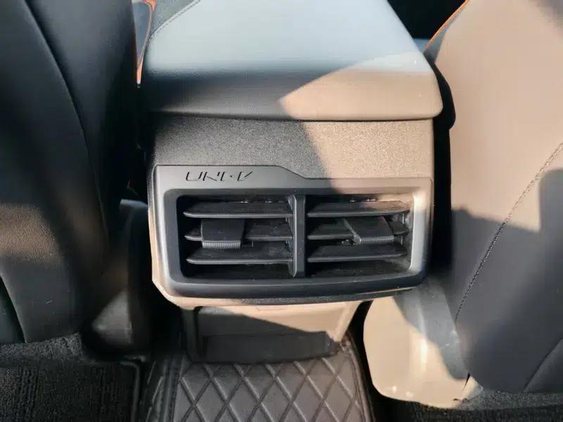 Changan UNI-V 2022 1.5T Sport Edition — миниатюра 7