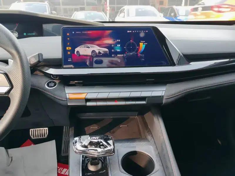 Changan UNI-V 2022 1.5T Sport Edition — миниатюра 9