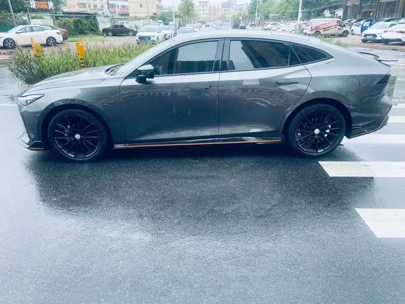 Changan UNI-V 2022 1.5T Sport Edition — миниатюра 3