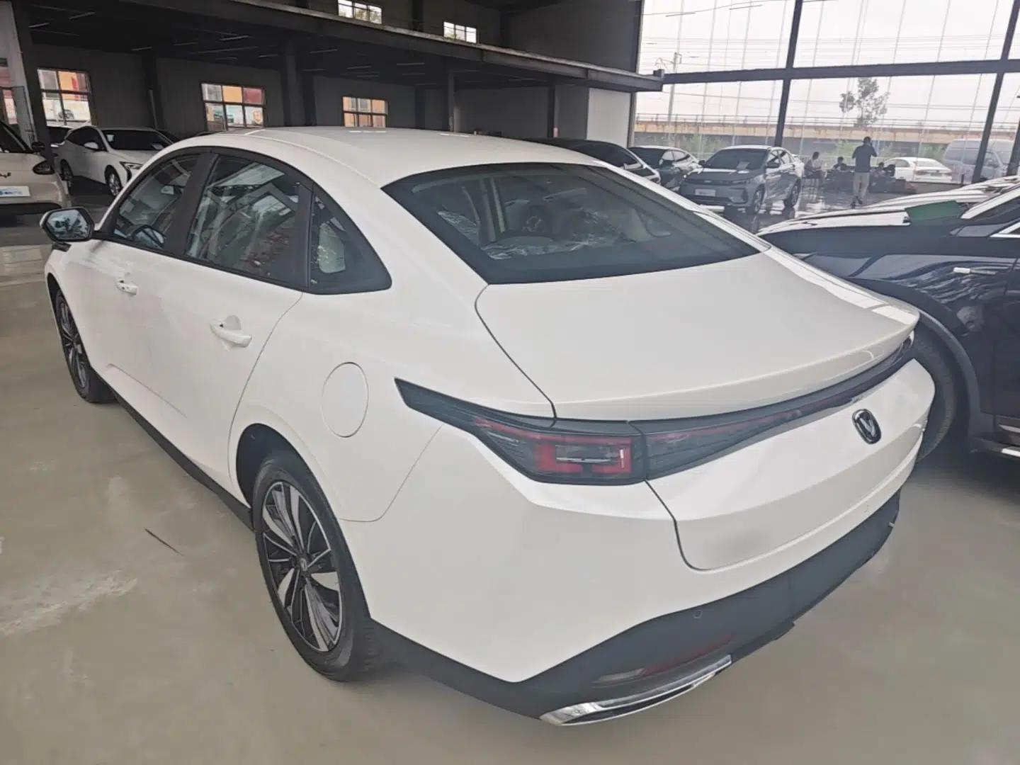 CHANGAN Eado PHEV 2025 Smart New Blue Whale 145KM High-Energy Edition — миниатюра 4