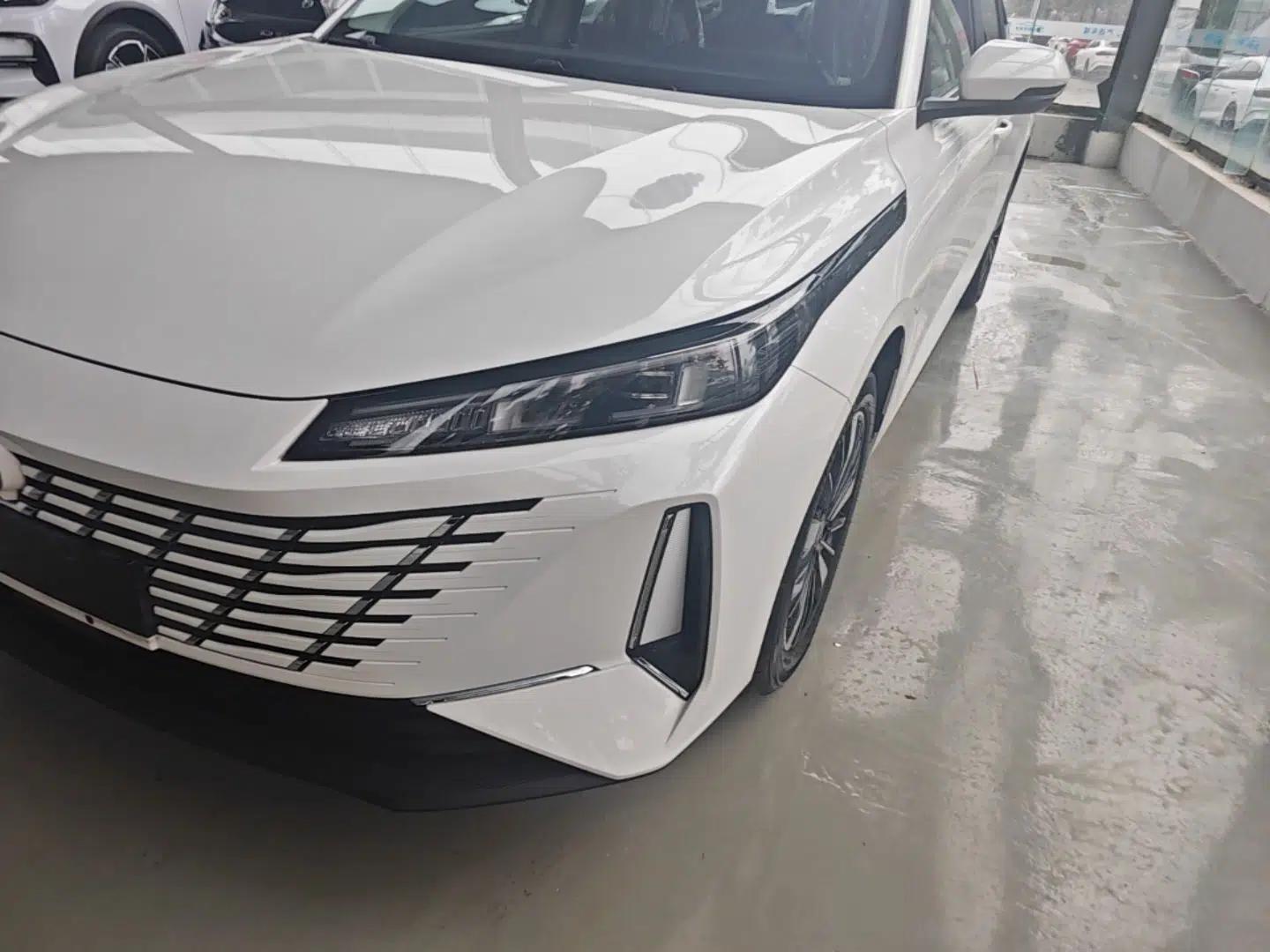 CHANGAN Eado PHEV 2025 Smart New Blue Whale 145KM High-Energy Edition — миниатюра 8