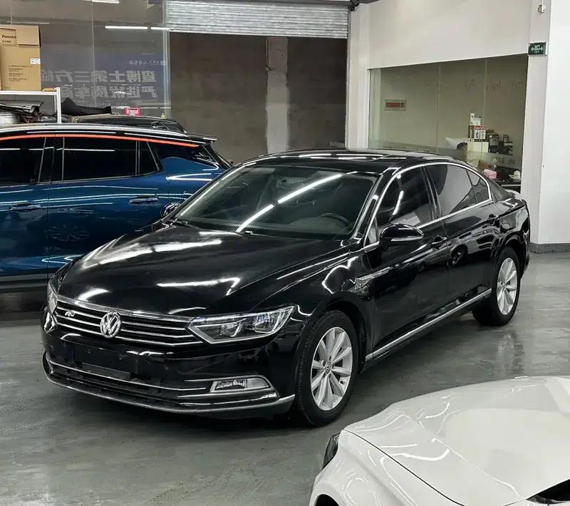 2018 Volkswagen Passat 330TSI DSG Leading Edition — миниатюра 1