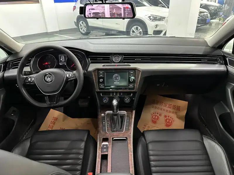2018 Volkswagen Passat 330TSI DSG Leading Edition — миниатюра 11