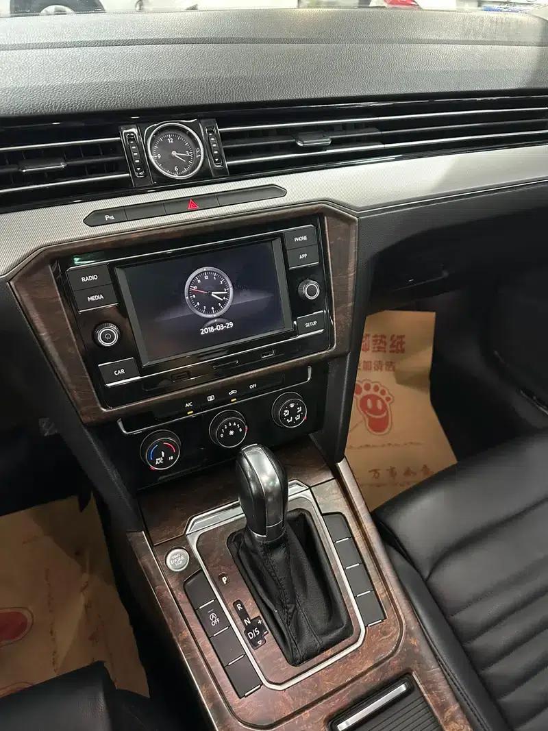 2018 Volkswagen Passat 330TSI DSG Leading Edition — миниатюра 9