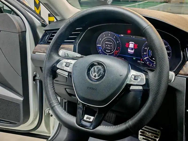 2017 Volkswagen Passat 380TSI DSG Luxury — миниатюра 13