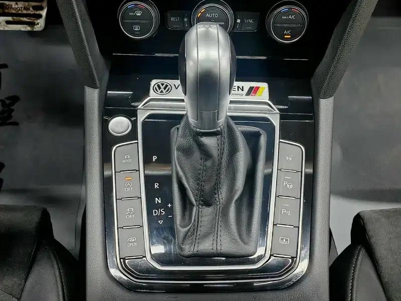 2017 Volkswagen Passat 380TSI DSG Luxury — миниатюра 14