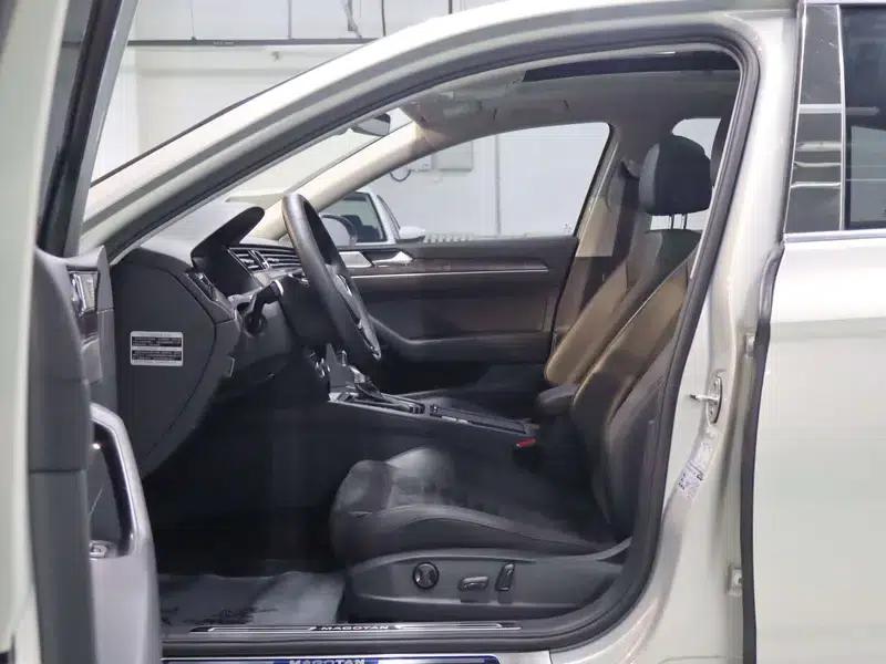 2017 Volkswagen Passat 380TSI DSG Luxury — миниатюра 16