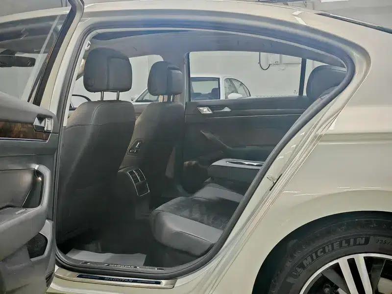 2017 Volkswagen Passat 380TSI DSG Luxury — миниатюра 18