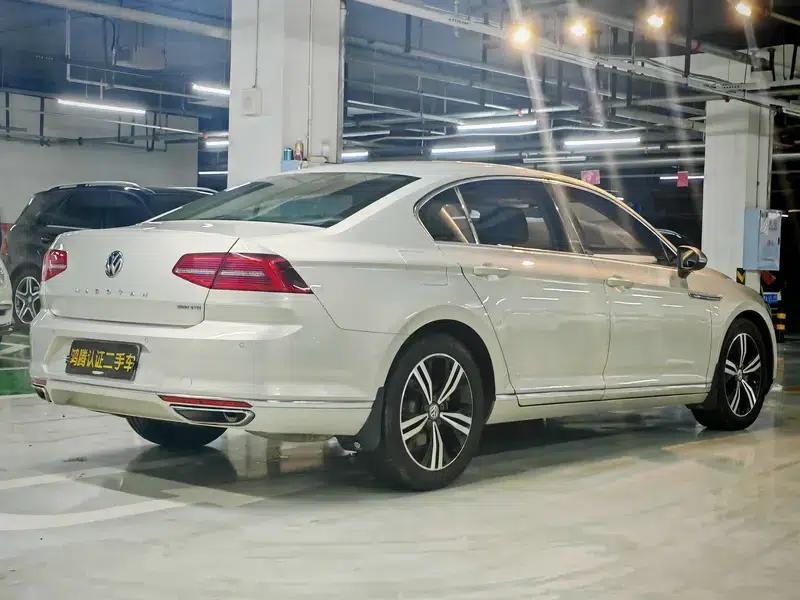 2017 Volkswagen Passat 380TSI DSG Luxury — миниатюра 3