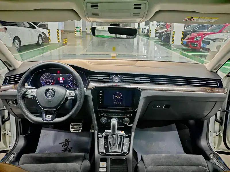 2017 Volkswagen Passat 380TSI DSG Luxury — миниатюра 10