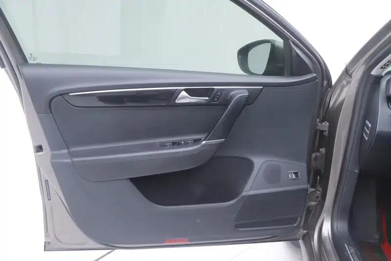 2015 Volkswagen Passat 1.8TSI Luxury — миниатюра 9