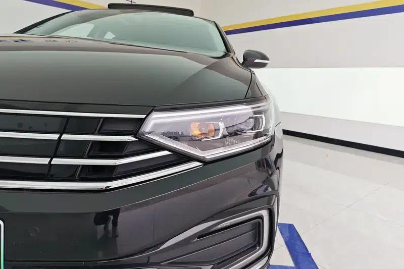2022 Volkswagen Magotan PHEV Luxury Edition — миниатюра 4