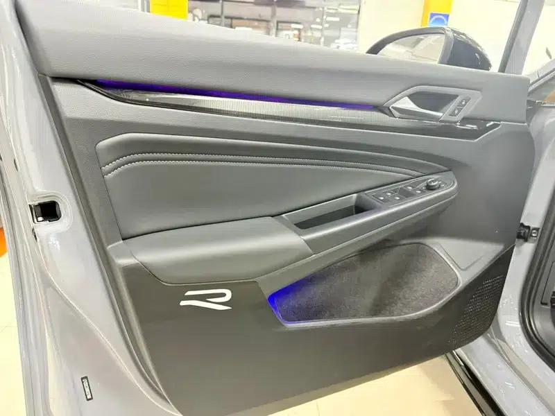 2023 Golf 280TSI DSG R-Line Lite — миниатюра 16