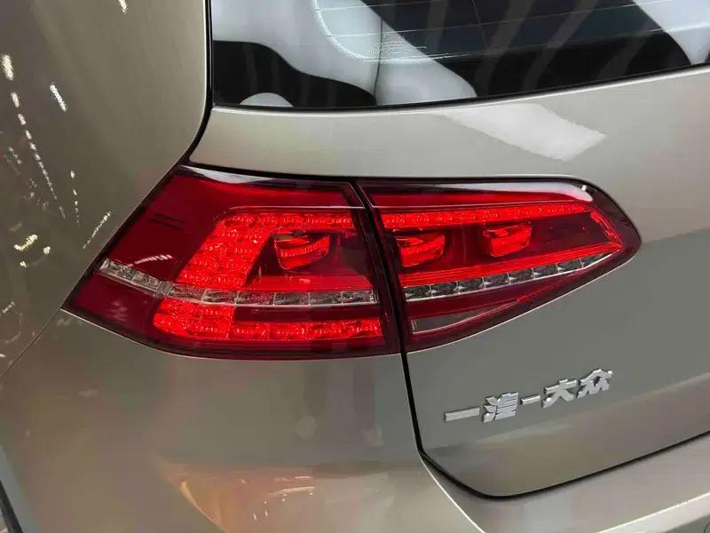 2014 Golf 1.6L Automatic Fashion Edition — миниатюра 13