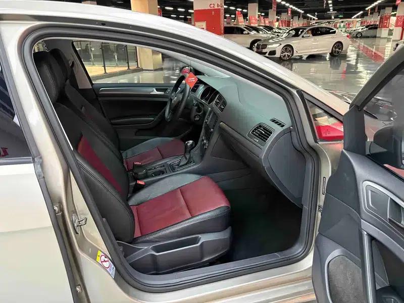 2014 Golf 1.6L Automatic Fashion Edition — миниатюра 22