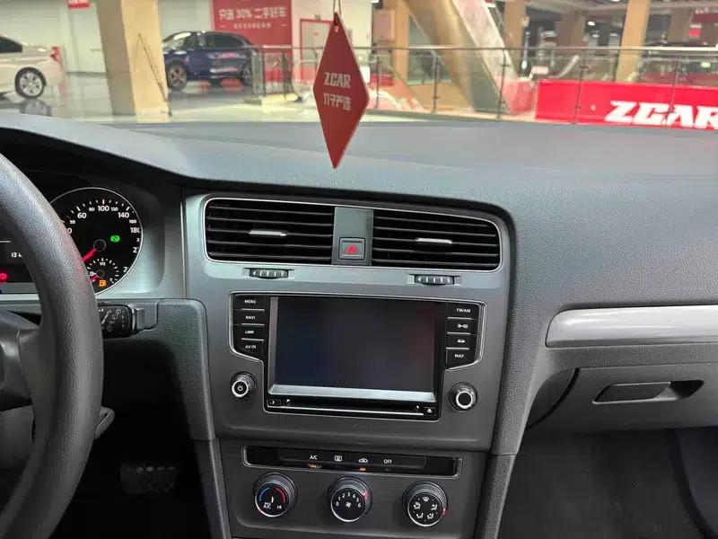 2014 Golf 1.6L Automatic Fashion Edition — миниатюра 26