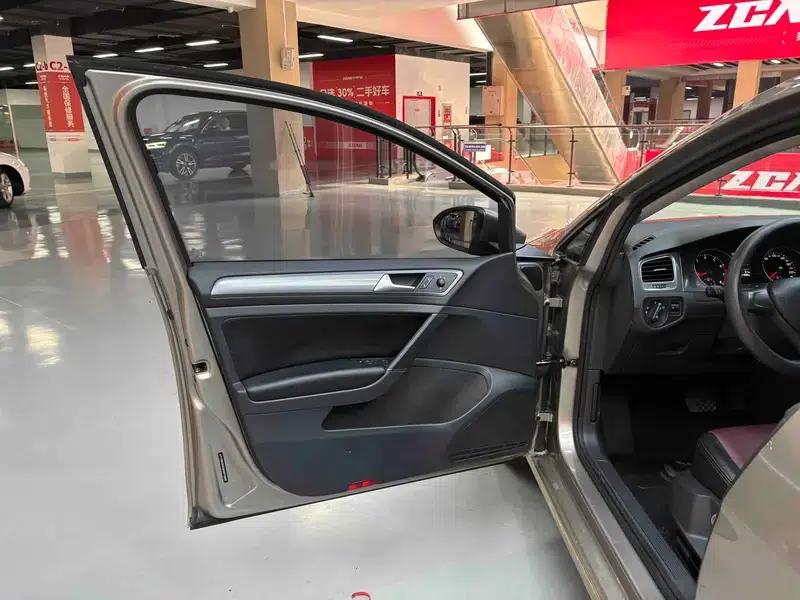 2014 Golf 1.6L Automatic Fashion Edition — миниатюра 33