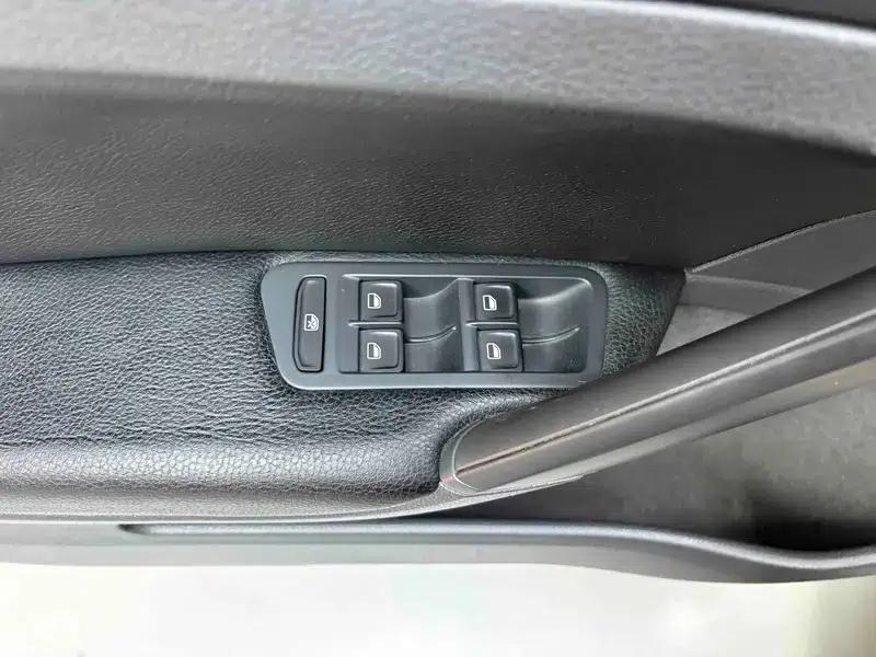 2014 Golf 1.6L Automatic Fashion Edition — миниатюра 34