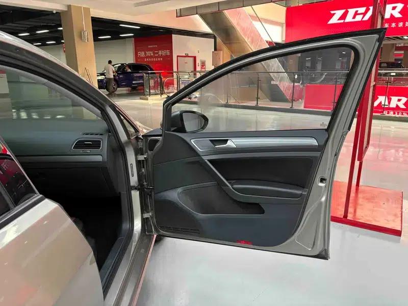2014 Golf 1.6L Automatic Fashion Edition — миниатюра 37