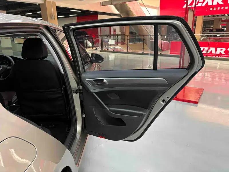 2014 Golf 1.6L Automatic Fashion Edition — миниатюра 39